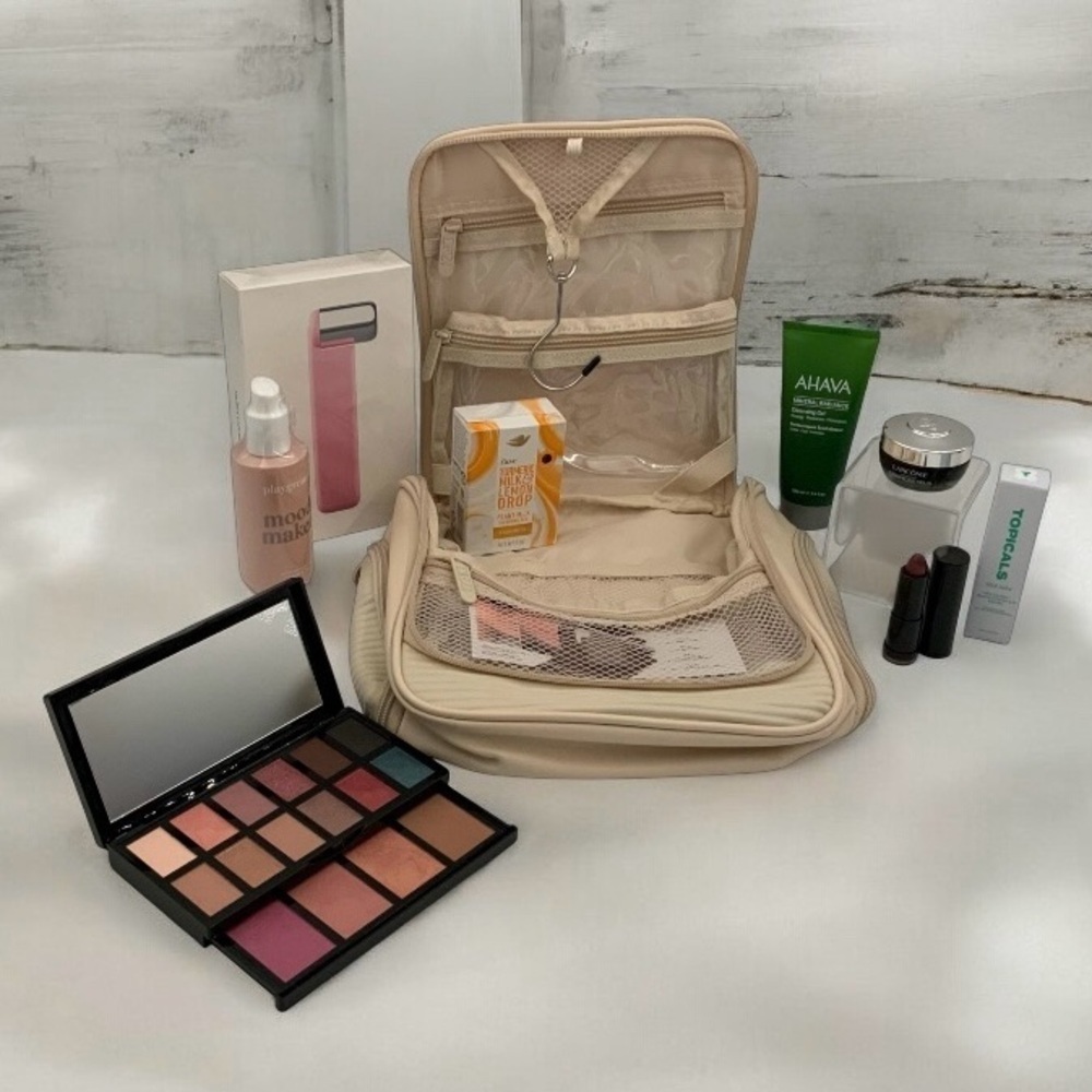 Travel Toiletry Bag with Hook, Zippered Organizer, Make-up & Beauty Products Lot